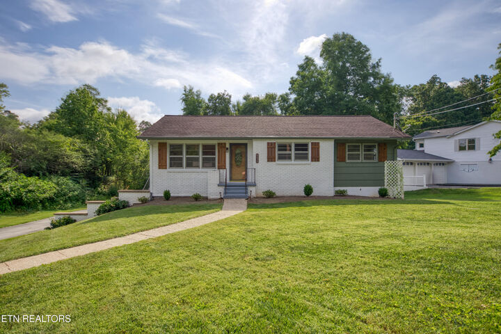 Property Photo:  916 Mallory Rd  TN 37919 
