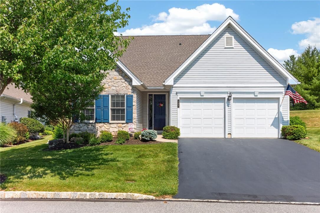 Property Photo:  162 Glenmoor Circle N  PA 18045 