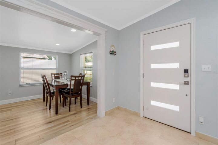 Property Photo:  2112 W Idlewild Avenue  FL 33603 