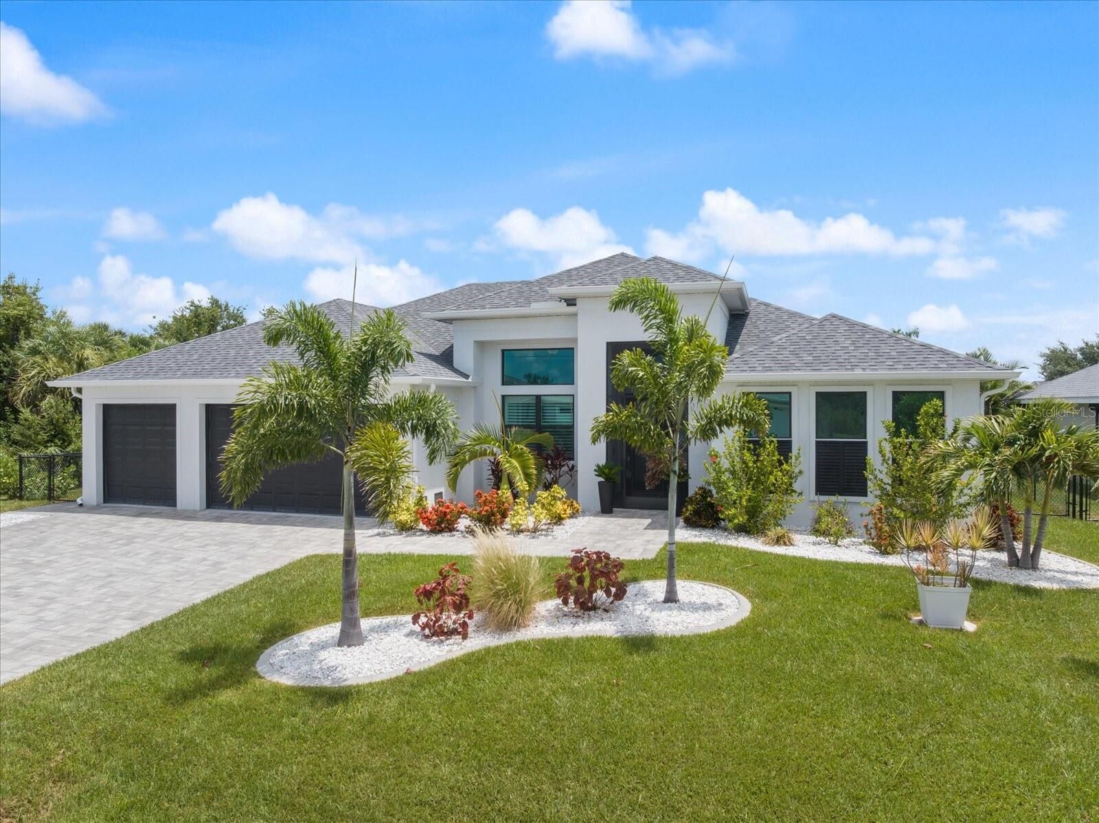 Property Photo:  9294 Panama Circle  FL 33981 
