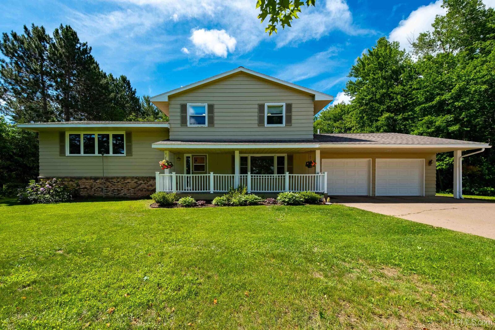 Property Photo: 2813 US 41 W Highway MI 49849-9456
