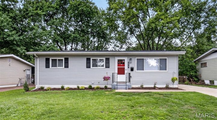 Property Photo:  277 Dashwood Drive  MO 63135 