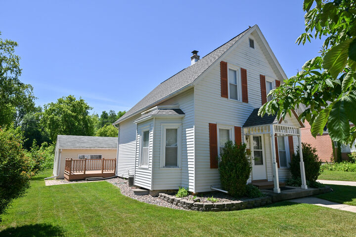 Property Photo:  215 W Chestnut St  WI 53074 