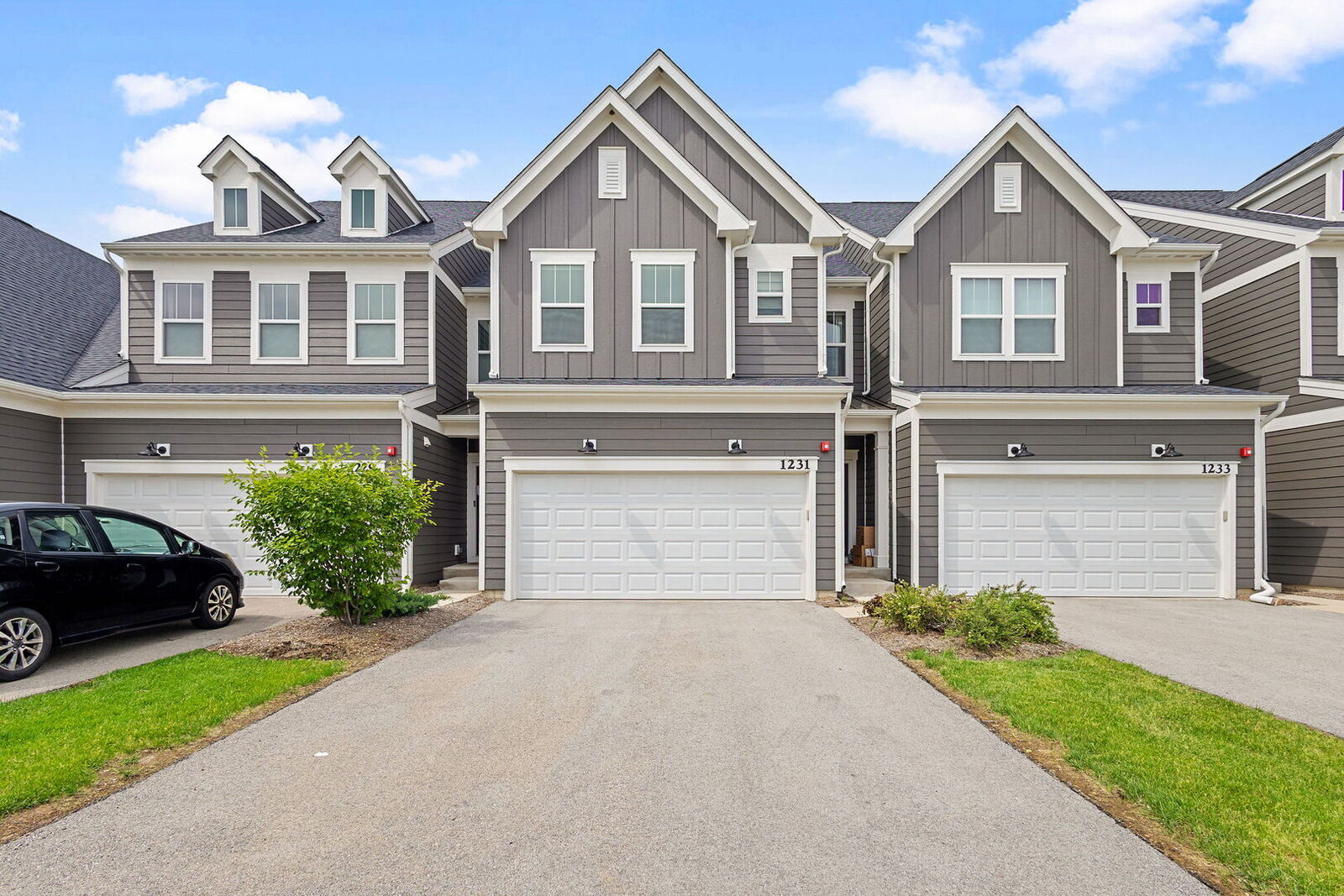 Property Photo: 1231 Josiah Road IL 60563