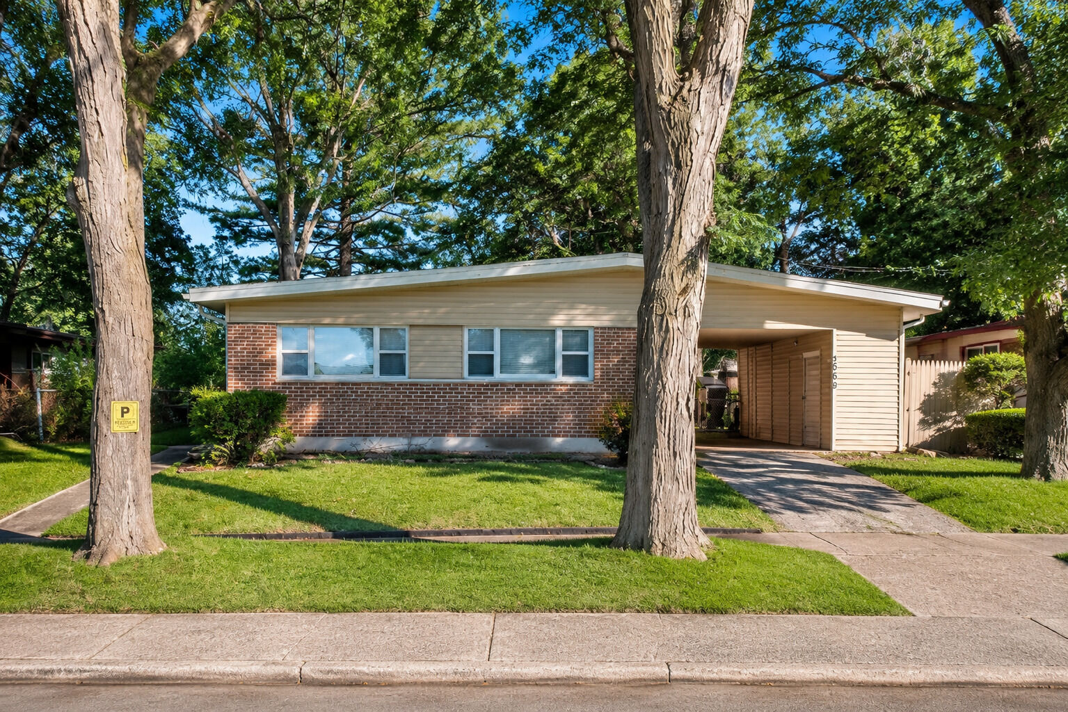 Property Photo:  267 Somonauk Street  IL 60466 