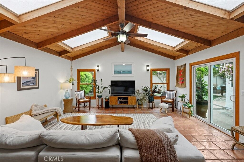 Property Photo: 1140 Cadiz Court CA 93035