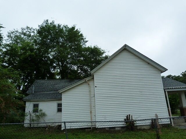 Property Photo:  410 S Franklin St S  TN 37388 