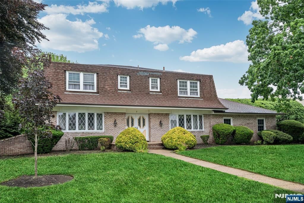 Property Photo:  7 Glendale Lane  NJ 07004 