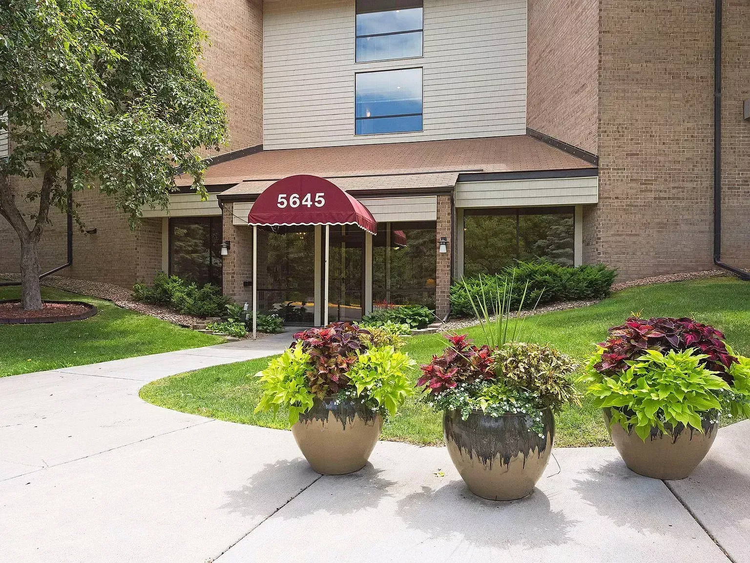 Property Photo:  5645 Green Circle Drive 305  MN 55343 