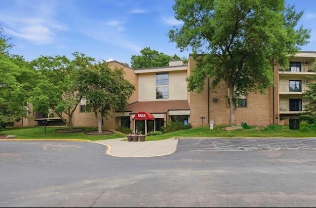 Property Photo:  5645 Green Circle Drive 305  MN 55343 