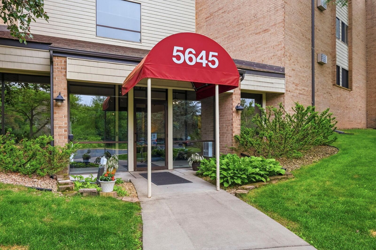 Property Photo:  5645 Green Circle Drive 305  MN 55343 