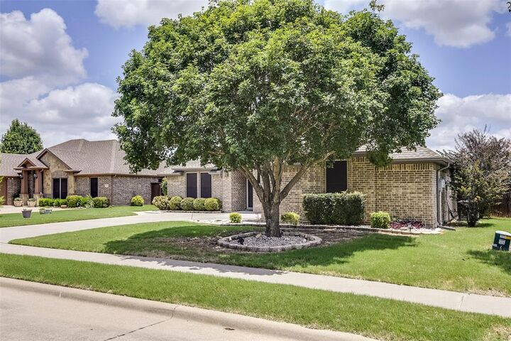 Property Photo: 102 Monarch Court TX 75165