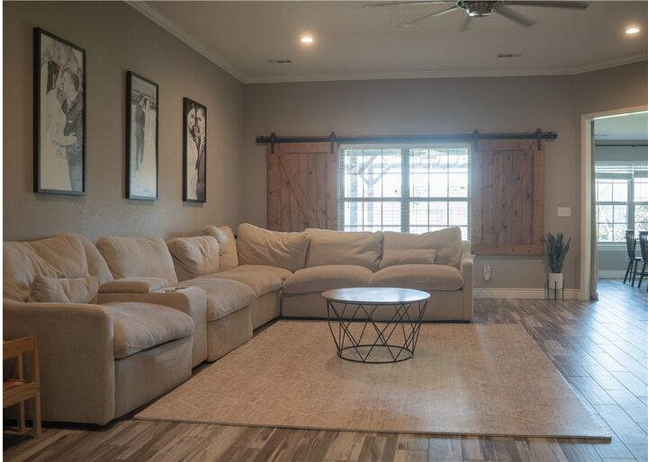 Property Photo:  1001 Red Oak Street  AR 72727 