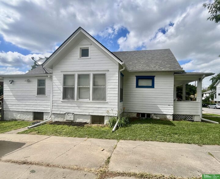 Property Photo: 312 N 33rd Street NE 68132