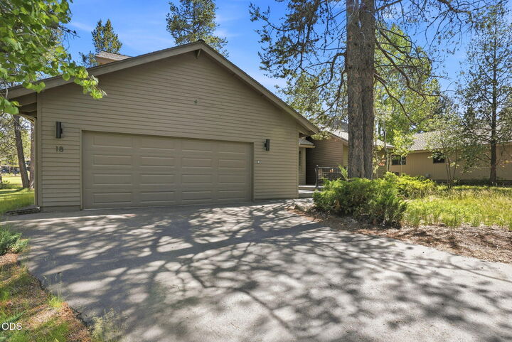 Property Photo:  17901 Red Cedar Lane  OR 97707 