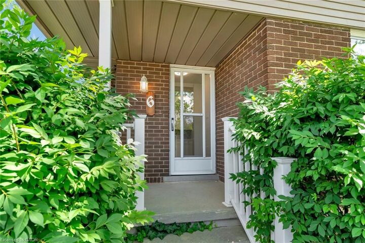 Property Photo: 6 Ruskview Road 1 ON N2M 4S2