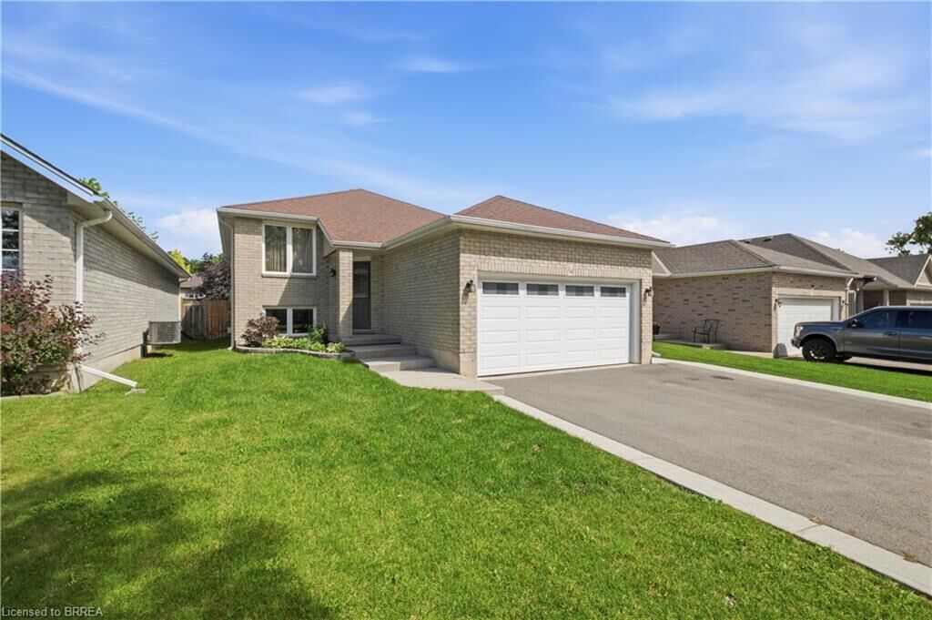 Property Photo:  114 Donegal Drive  ON N3T 6N4 