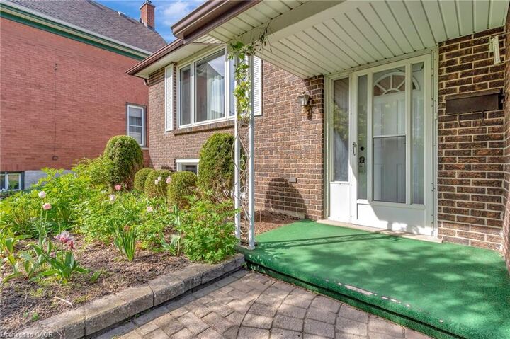 Property Photo:  73 Brunswick Avenue  ON N2H 4E7 