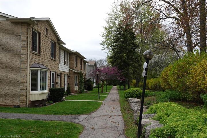 Property Photo: 5475 Lakeshore Road E 9 ON L7L 1E1