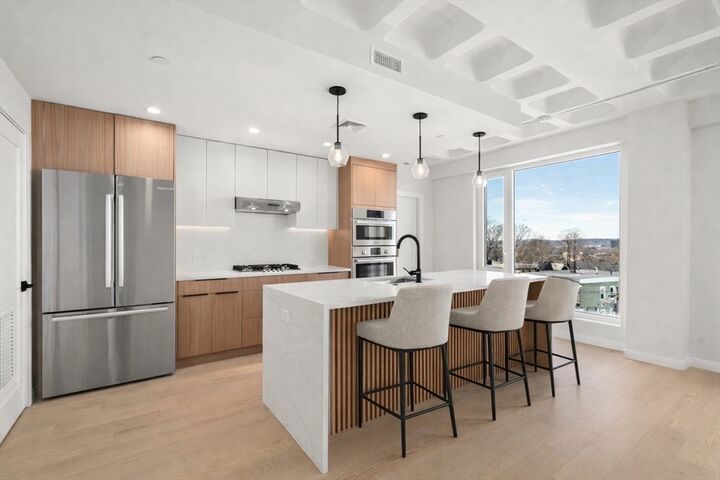 Property Photo:  125 Lowell Street 603  MA 02143 