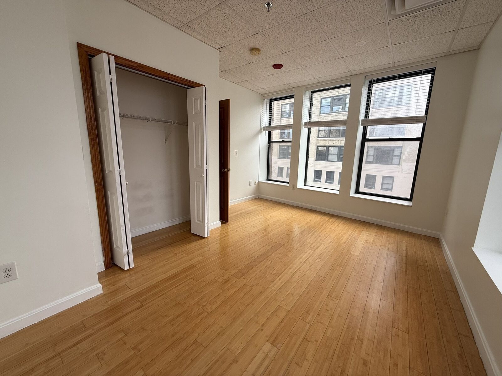 Property Photo: 72 Kneeland 501 MA 02111