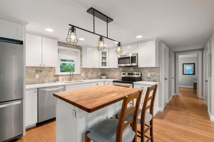 Property Photo:  85 Broad  MA 02081 