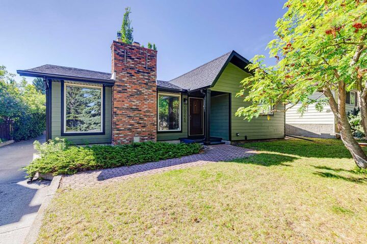 Property Photo:  10220 Brookpark Boulevard SW  AB T2W 2P7 