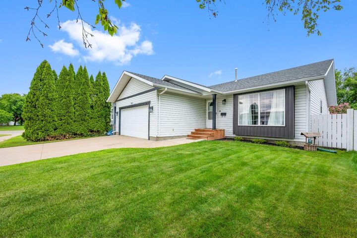 Property Photo:  3121 45 Avenue  SK S9V 2A7 