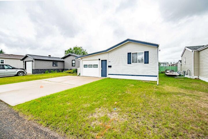 Property Photo:  37543 England Way 233  AB T4S 2C3 