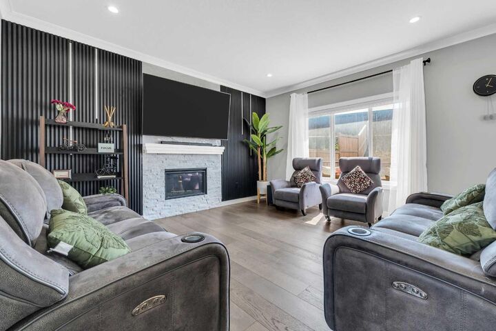 Property Photo: 131 Sherview Grove NW AB T3R 0Y4