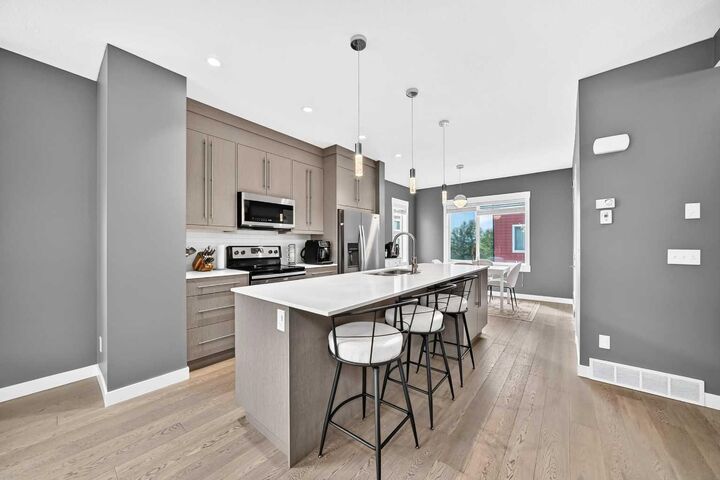 Property Photo:  111 Rainbow Falls Gate 30  AB T1X 0Z5 