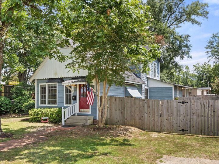 Property Photo:  501 Magnolia St  LA 70634 
