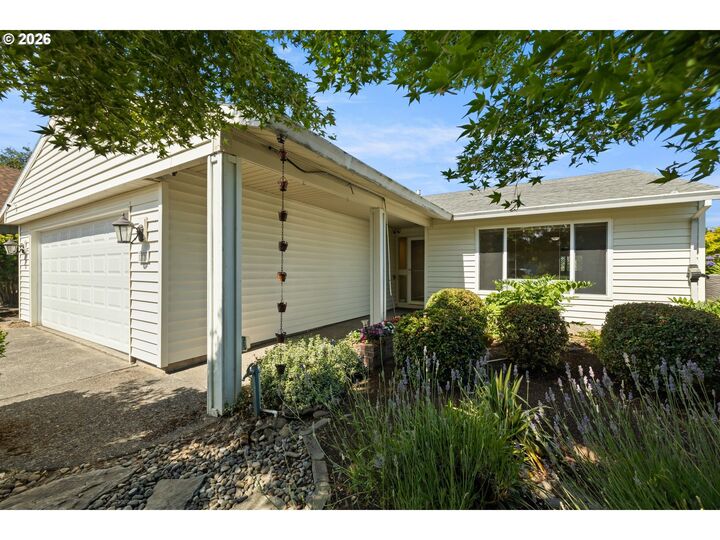 Property Photo:  1811 NE 149th Ave  OR 97230 