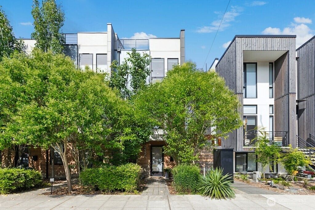 Property Photo:  2233  Minor Avenue C  WA 98102 