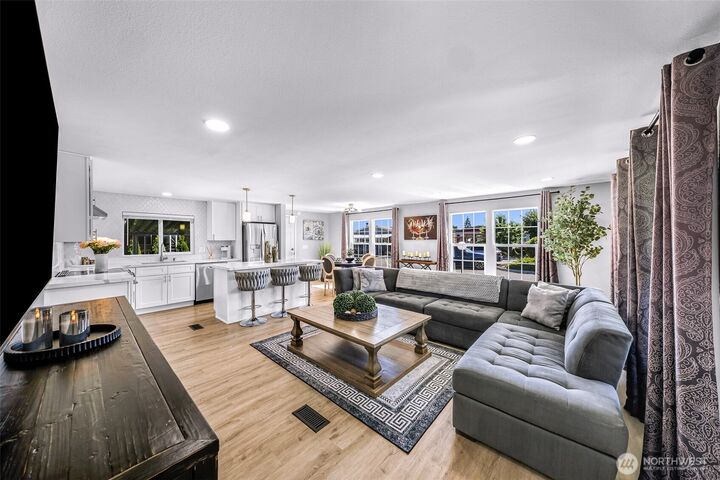 Property Photo:  5900  64th Street NE 6  WA 98270 