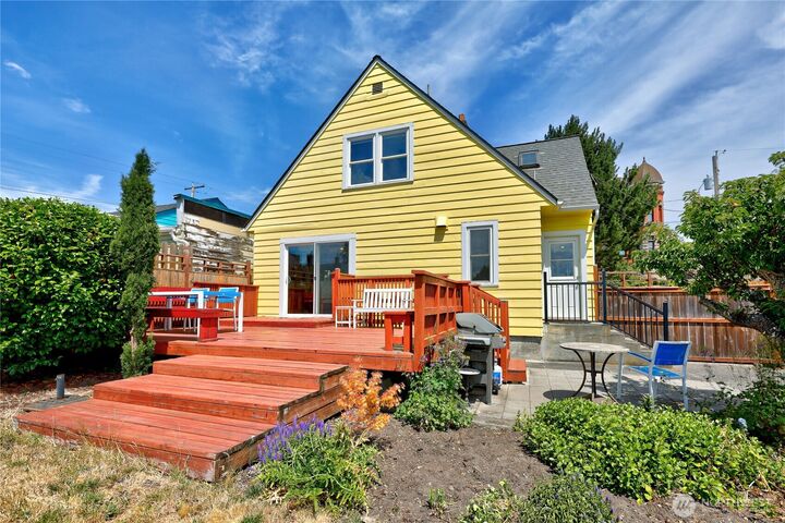 Property Photo:  425  Walker Street  WA 98368 