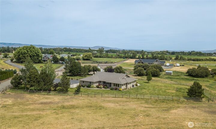 Property Photo:  360  Double Creek Lane  WA 98926 