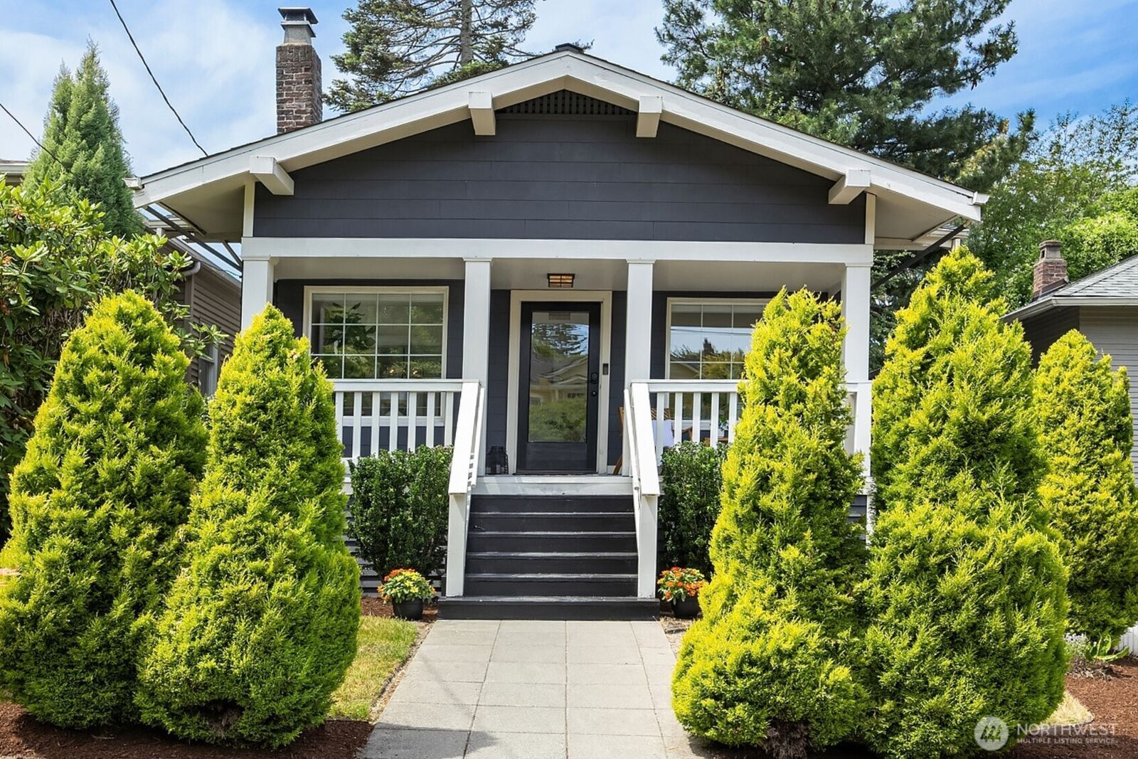 Property Photo: 2537 2nd Avenue W WA 98119