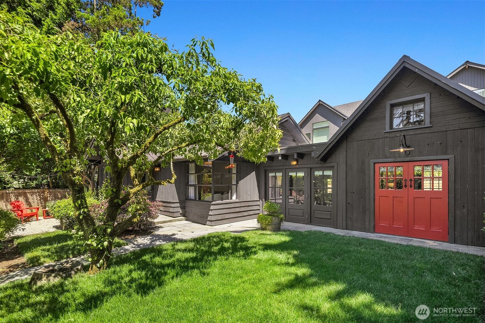 Property Photo: 1426 37th Avenue E WA 98112