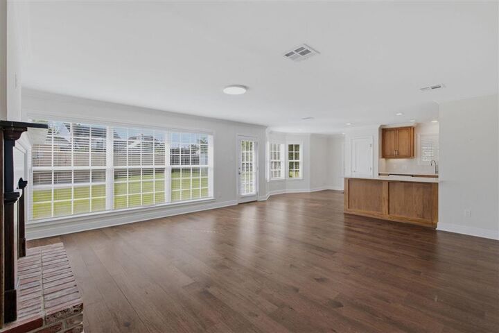 Property Photo:  1335 S Chateau Circle S  LA 70605 