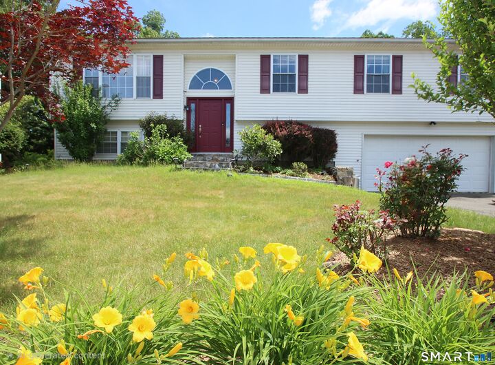 Property Photo:  5 Oaktree Court  CT 06801 
