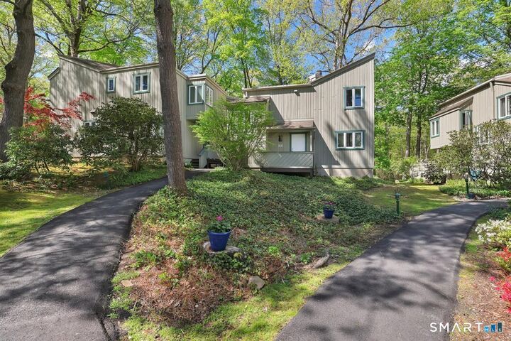 Property Photo:  8 Lyle Court G  CT 06032 