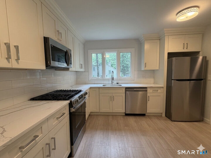 Property Photo:  8 Lyle Court G  CT 06032 
