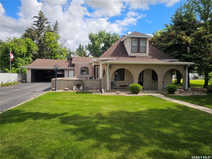 Property Photo: 325 4th Avenue E SK S0K 4L0