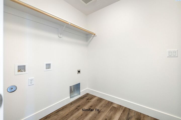 Property Photo:  722 Honeylicious St.  WA 99352 