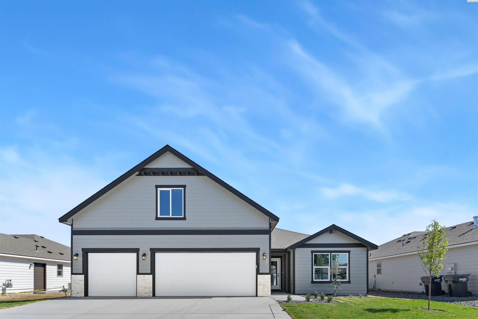 Property Photo: 10107 Redbud Dr WA 99301