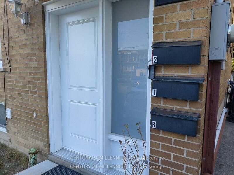 Property Photo: 59 Garthdale Court Main ON M3H 5P7