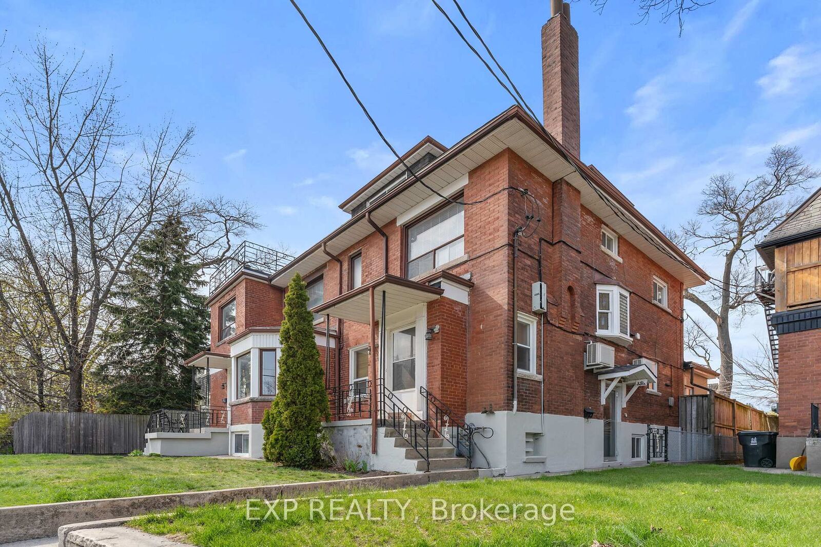 Property Photo: 354 Annette Street ON M6P 1R5