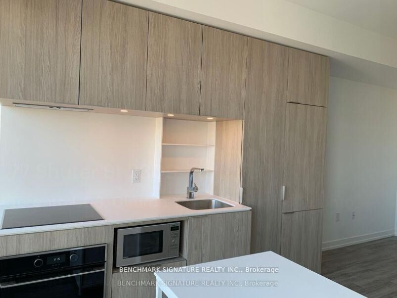 Property Photo: 77 Shuter Street 2309 ON M5B 0B8