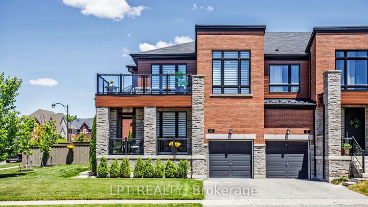 Property Photo: 241 Holladay Drive ON L4G 0Z4